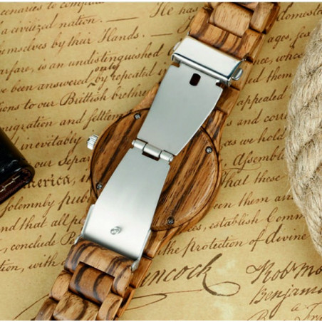 Drevené náramkové hodinky vyrobené z prírodných materiálov. Hodinky pre muža aj ženu.  Drevené náramkové hodinky vyrobené z prírodných materiálov. Hodinky pre muža aj ženu.