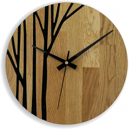 Luxusné nástenné hodiny do obývačky vyrobené z prírodného dreva. Luxusné nástenné hodiny do obývačky vyrobené z prírodného dreva.