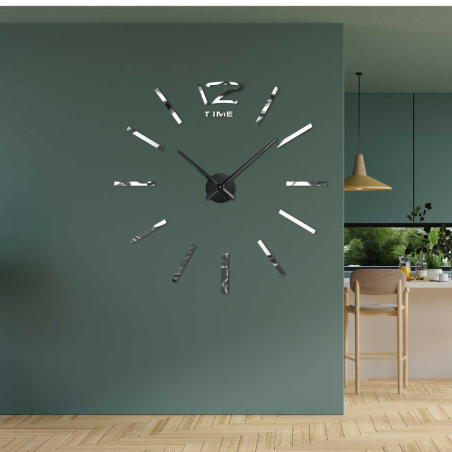 Minimalistické nástenné hodiny s tenkými pruhmi a decentným nápisom TIME. Minimalistické nástenné hodiny s tenkými pruhmi a decentným nápisom TIME.