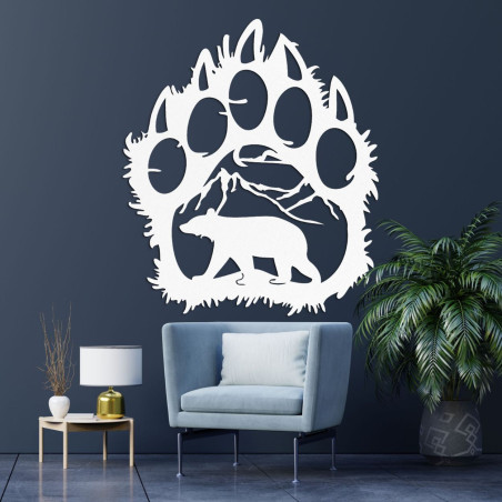 Biely Obrys medvedej stopy ako rám, ktorý v sebe skrýva tiché lesné prostredie s osamelým medveďom. Biely Obrys medvedej stopy ako rám, ktorý v sebe skrýva tiché lesné prostredie s osamelým medveďom.