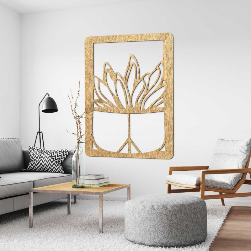 Luxusná nástenná dekorácia z dreva s detailným vyrezávaným motívom kaktusu.