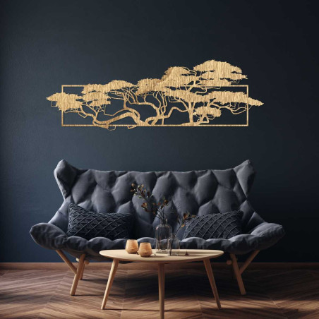 Drevené nástenné hodiny s elegantným vyrezávaným motívom, vhodné do obývačky. Drevené nástenné hodiny s elegantným vyrezávaným motívom, vhodné do obývačky.