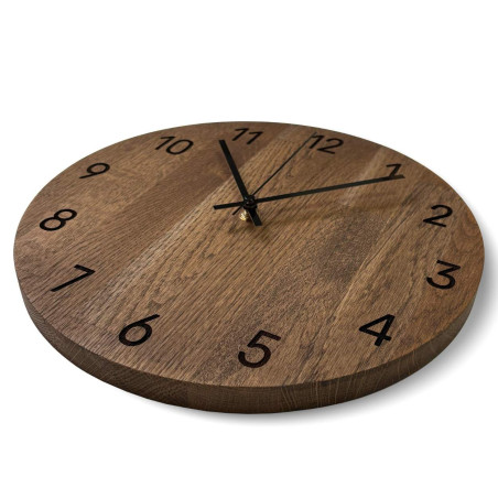 Ručne vyročené nástenné hodiny zo kvalitného dubu Ručne vyročené nástenné hodiny zo kvalitného dubu