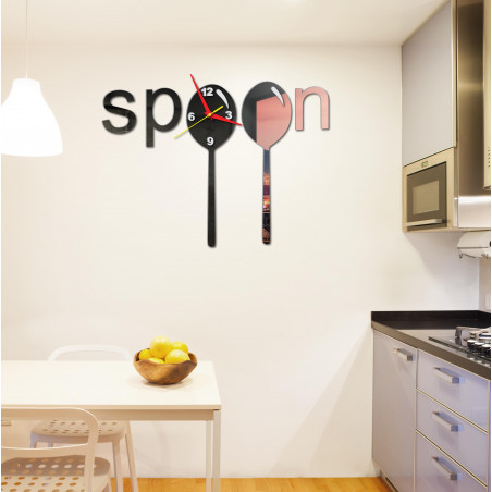 Moderné hodiny na stenu vyrobené z plastu. Vlastná výroba, X-momo