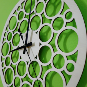 Nástenné hodiny z drevenej preglejky po stopách času 2