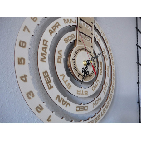 Drevený kalendár  nástenné hodiny kalendár z dreva gravírované laserom KALENDÁR